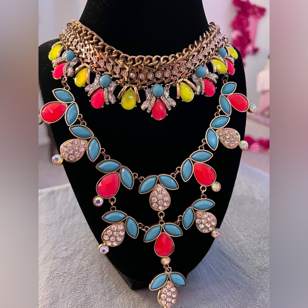 Elegant Gold and Multicolor Statement Necklace